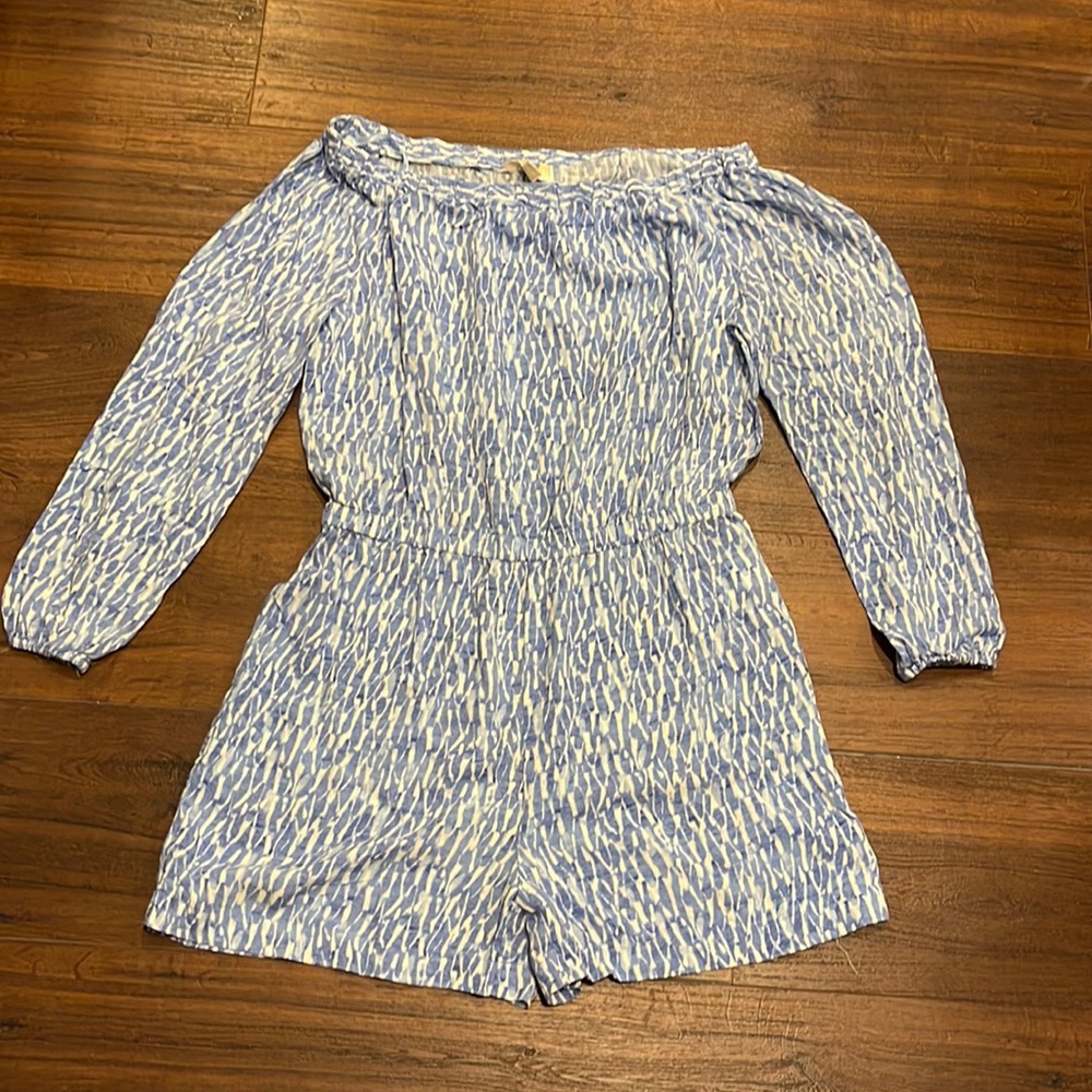MICHAEL Michael Kors in EUC Off/on Shoulder Romper with long sleeves. - Picture 2 of 6